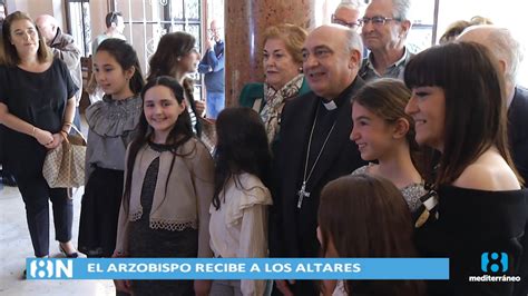 El arzobispo de Valencia recibe a los niños que participan en el