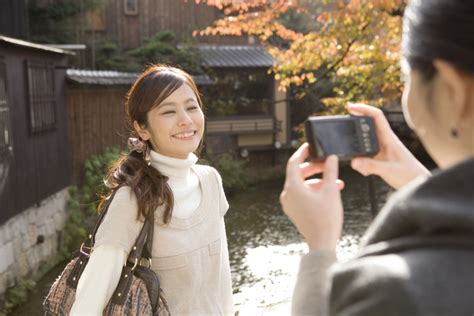 人に頼むのは恥ずかしい？ 一人旅の記念写真を上手に撮る方法 旅行･ホテルの宿泊予約は【navitime Travel】