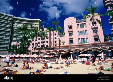 Royal hawaiian hotel pink palace hi-res stock photography and images ...