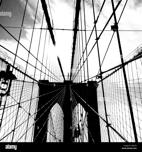 Brooklyn Bridge in black and white Stock Photo - Alamy