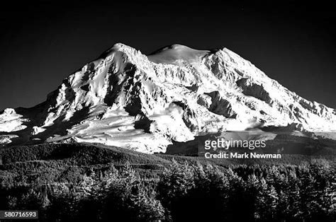 Mount Shasta Volcano Photos and Premium High Res Pictures - Getty Images