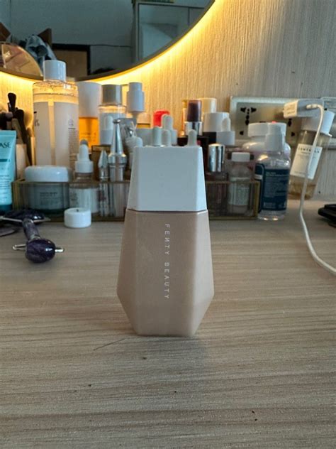 FENTY BEAUTY SKIN TINT, Kesehatan & Kecantikan, Rias Wajah di Carousell