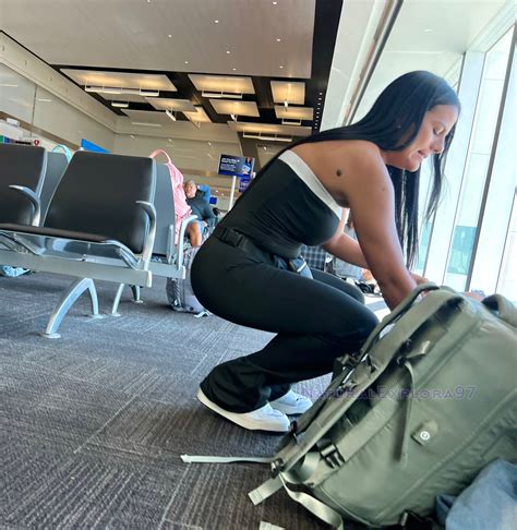 Stunning Latina Milf Waiting In Airport Oc Spandex Leggings Yoga Pants Forum