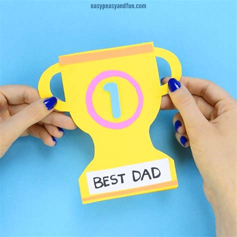 Cartão formato de troféu Fathers day crafts Dad crafts Kids