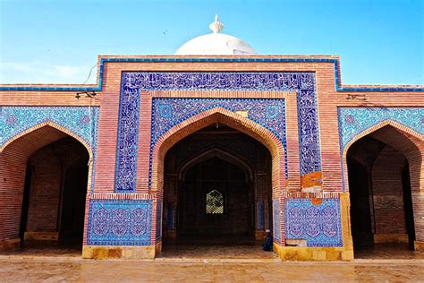 Tales from Thatta: Shah Jahan Mosque - Youlin Magazine