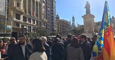 El Valencianismo Se Moviliza Por La Estatua De Vinatea