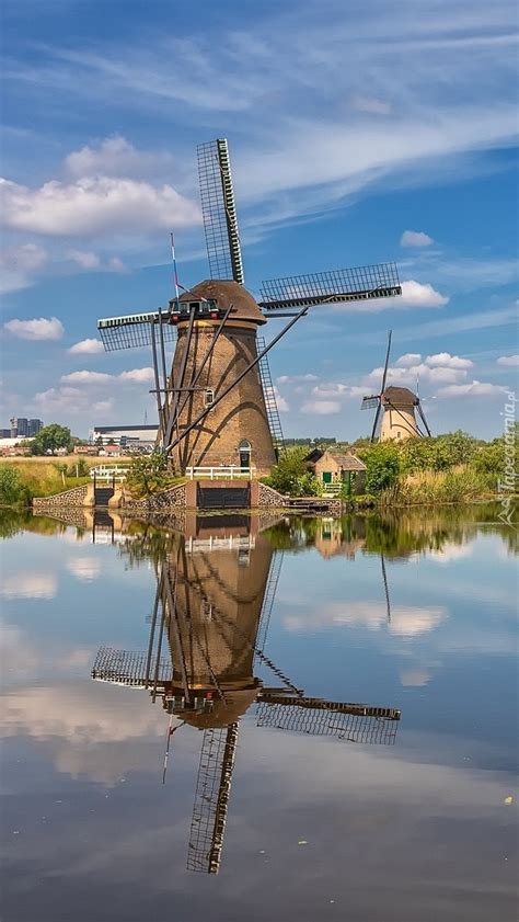 Wiatraki Nad Rzek W Kinderdijk Tapeta Na Telefon