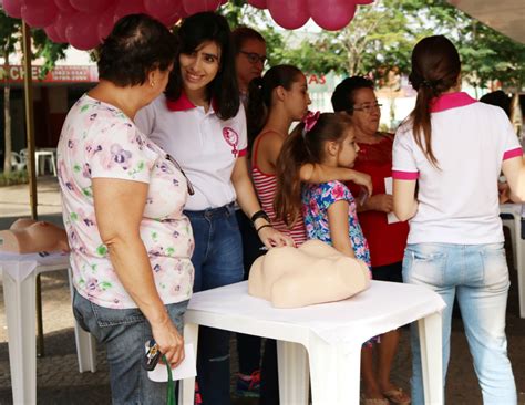 Alunos De Enfermagem E Medicina Realizam Cerca De 400 Atendimentos Em