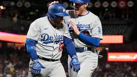 Max Muncy Hits 2 Hrs For 7 Rbis To Power Dodgers Past Giants Espn