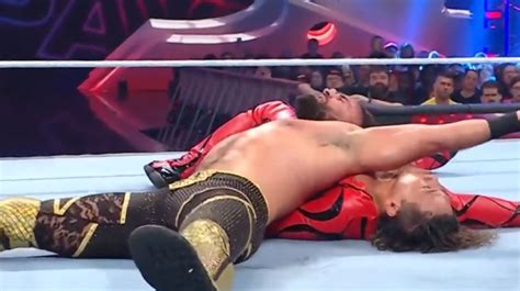 Seth Rollins Retains World Heavyweight Title Against Shinsuke Nakamura