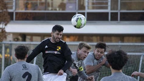 Amateurfu Ball Ikone Schwangere Frau Und Sohn Sterben Bei