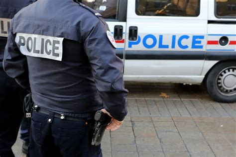 Avignon Un Jeune En Situation Irr Guli Re Insulte Puis Ass Ne Un Coup De Poing Au Visage