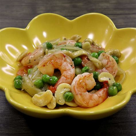 Minute Shrimp Peas And Cashew Stir Fry