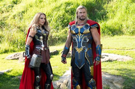 Natalie Portman Reveals 'Thoughtful' Thing Chris Hemsworth Did Before ...