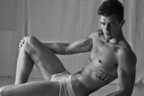 Robert Mull Naked For The Beautiful Men