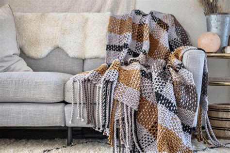 25 Easy & Free Knit Blanket Patterns to Keep You Cozy - Sarah Maker