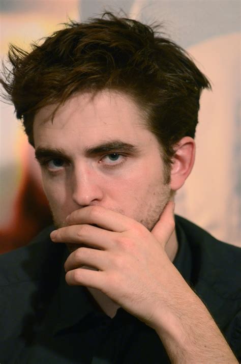 New HQ Pics of Robert Pattinson from the Paris Press Conference
