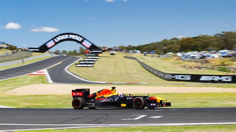 Video Red Bull Formula 1 Car Tackles Bathurst