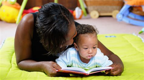 Reading & storytelling: babies 0-12 months | Raising Children Network