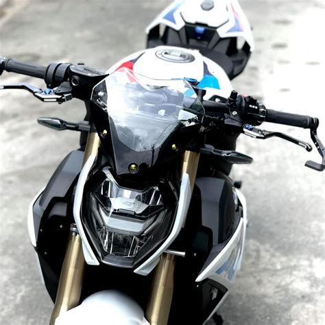 Naked bike mới nhất của BMW S1000R 2021 vừa về Việt Nam đã lên một loạt đồ chơi hàng hiệu