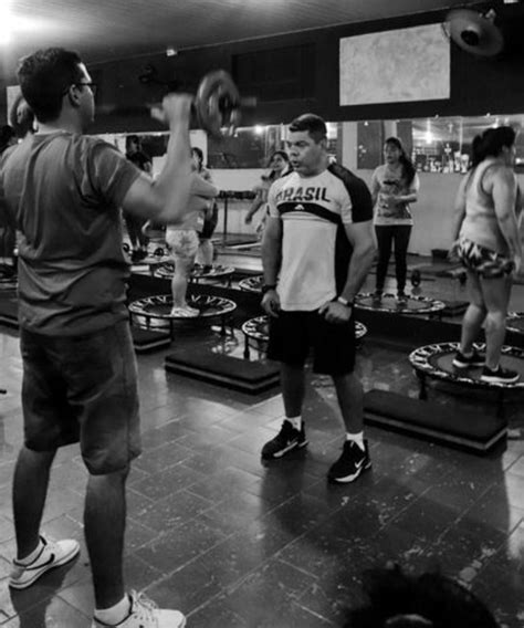 Em Um Treino Funcional Na Academia Arena Wh - Conheça os benefícios do treino funcional! Faça uma visita na academia ...
