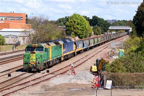 IMG 0117 DL43 DL41 Port Waratah Yard Tighes Hill 8434 16 9 Flickr