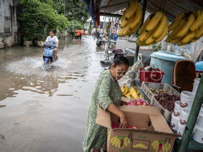 Banjir Merendam Permukiman Di Jakarta Antara Foto