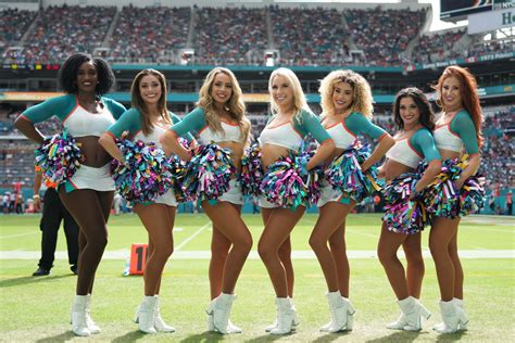 Dolphins Cheerleader Who Went Viral During Bills Game Shares Swimsuit Photo The Spun