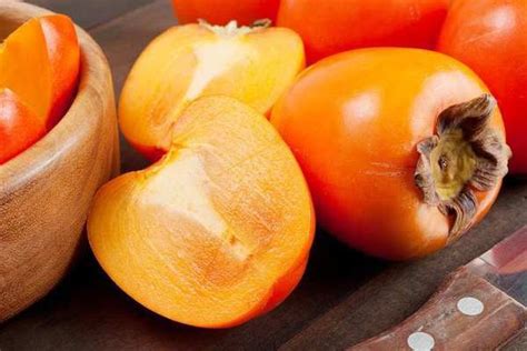 Хурма, шарон, корольок: у чому різниця
