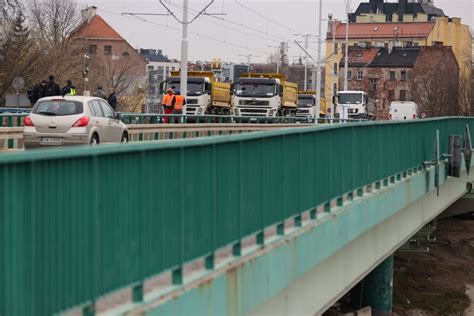 Historyczna Chwila Przez Most Dmowskiego Przejecha Pierwszy Tramwaj