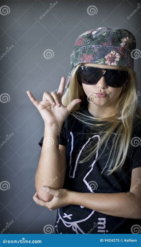 Fille Blonde Mignonne Image Stock Image Du Lunettes Roche 9424275