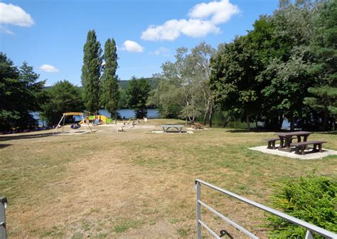 Baignade Plan D Eau De Saint Eloy Les Mines Auvergne Destination