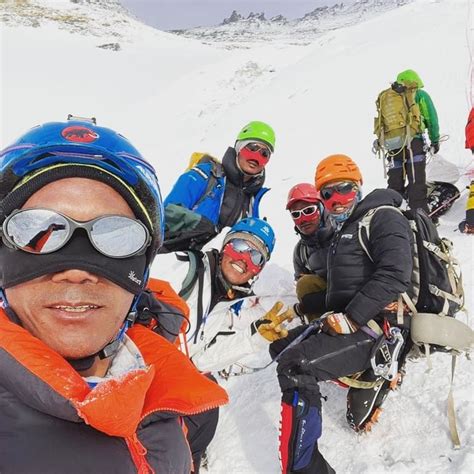 Sherpa Nepal S Completa Sua Escalada Ao Everest Altamontanha