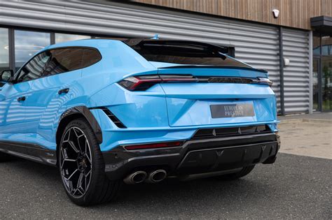 Blu Cepheus Lamborghini Urus Performante