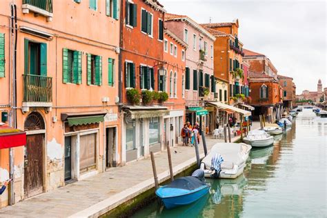 Isla De Murano Venice Italy Coloridas Casas Tradicionales En El Murano