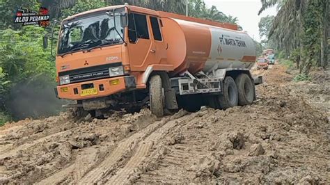 Cctv Memperlihatkan Aksi Nekat Supir Truk Fuso Oren Yang Kewalahan