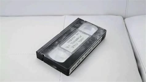 Luna Twerks Her Big Ass And Takes A Facial