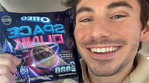 New Space Dunk Oreos And Reese’s Caramel Big Cup Review Oreo Reeses Foodie Snacks Mukbang