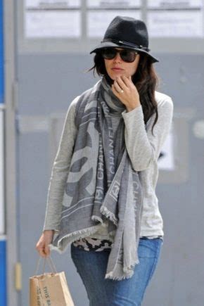 Шарф Шанель (29 фото): шарф от Chanel, Michael Kors, Cacharel и Шанца ...