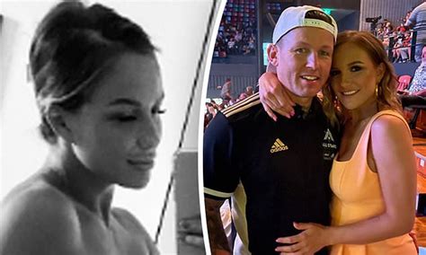 Married At First Sight S Susie Bradley Poses Nude In A Pregnancy Selfie