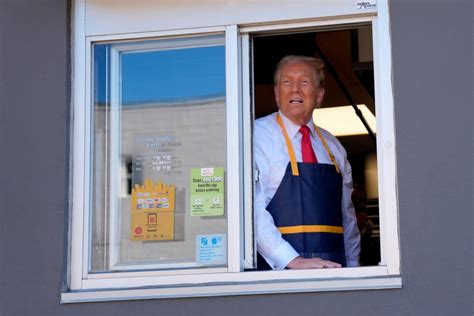 Photos Trump Works The Drive Thru At Pennsylvania Mcdonalds