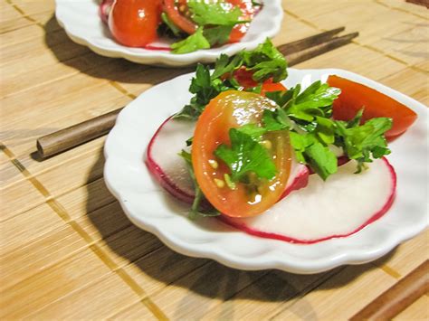 Receita De Salada De Rabanete Tomate Cereja E Salsa Cozinha Travessa