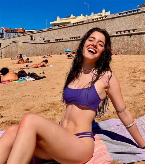 Hot Sexy Laura Dutra Bikini Pics