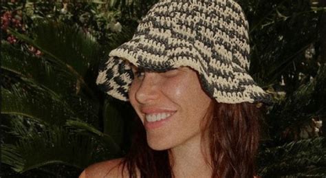 Nikolija obukla minijaturni bikini i pokazala isklesane trbušnjake nakon dva porođaja Blic