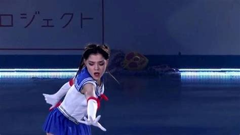 La Pattinatrice Sul Ghiaccio Danza Vestita Da Sailor Moon Il Video