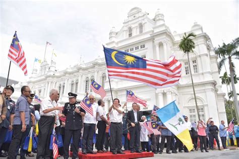 槟国庆日庆典今推介 曹观友：燃起人民爱国精神 Buletin Mutiara