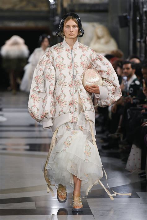 Μετά το naked dress έρχονται τα naked παπούτσια VOGUE GR