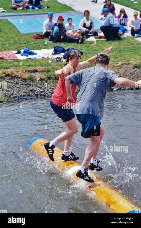 Log Rolling Competition Hi Res Stock Photography And Images Alamy