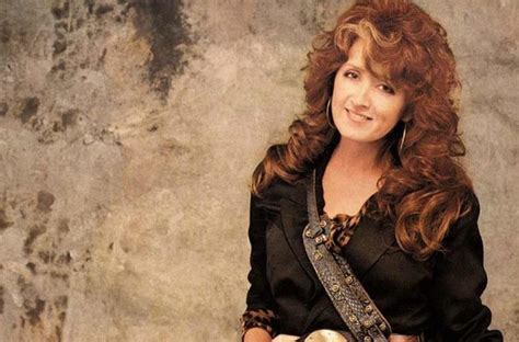 10 Best Bonnie Raitt Songs of All Time - Singersroom.com