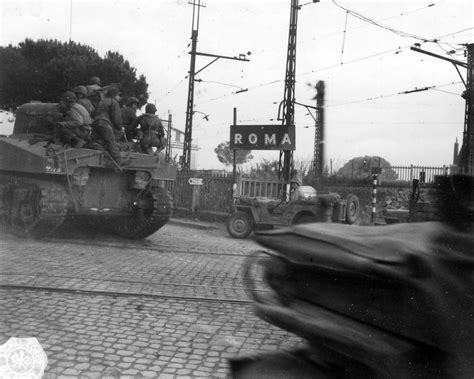 Le foto mai viste della II Guerra Mondiale: Zoom Archives, un libro di